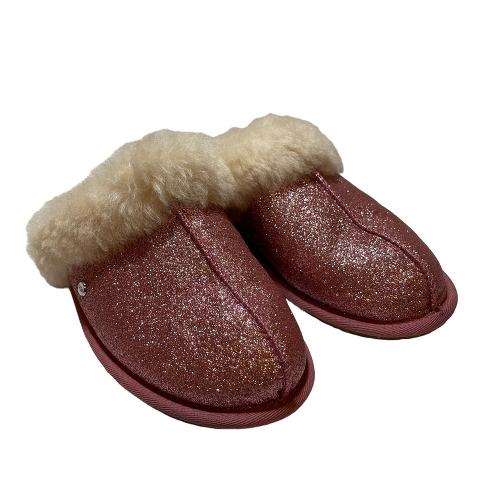 NWT UGG Woman Shoes Size 6 !